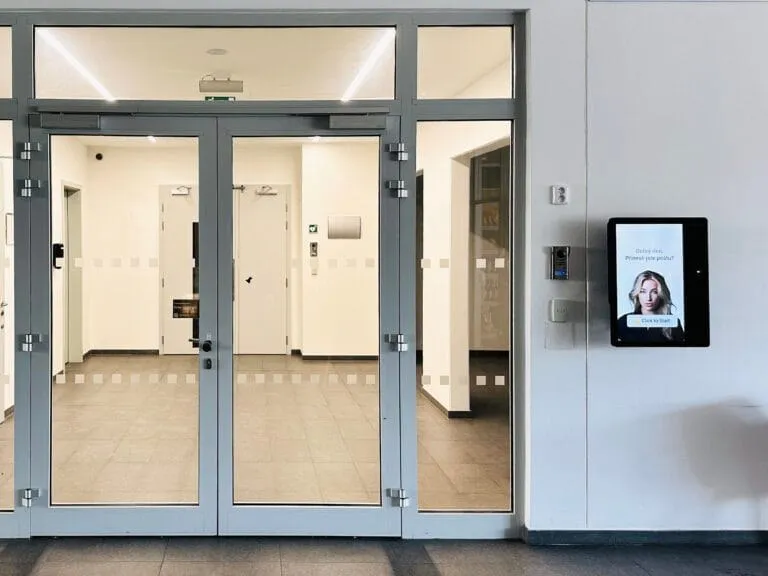 aReception kiosk at the entrance to the Purkyňka Business Park building