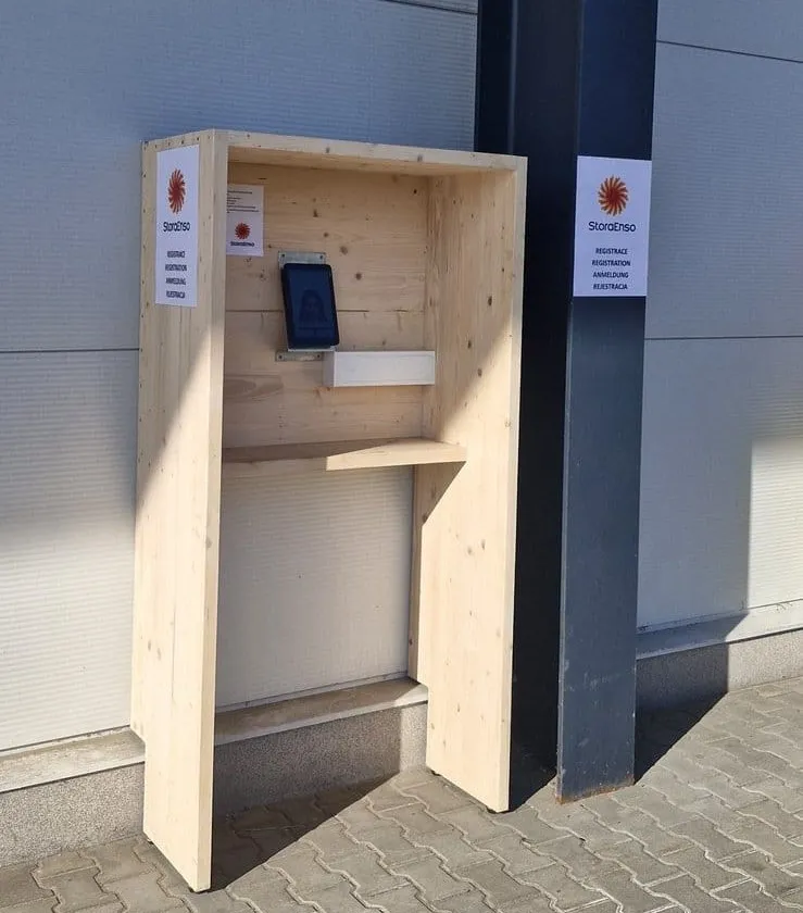 Outdoor aReception kiosk in the truck parking area by a Stora Enso hall in Ždírec